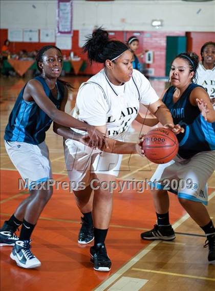 Thumbnail 3 in Ramona vs. Arroyo Valley (Lady Bears Holiday Classic) photogallery.