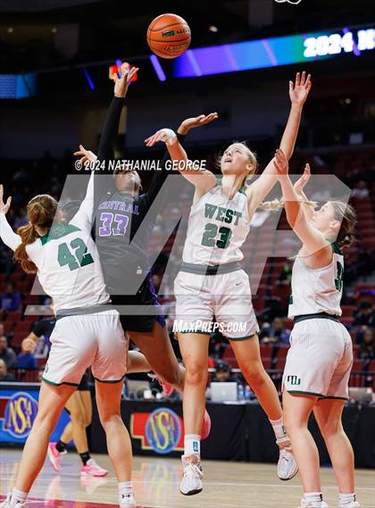 Thumbnail 3 in Millard West vs. Omaha Central (NSAA Class A Quarterfinal) photogallery.