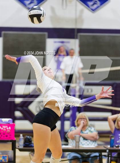 Thumbnail 2 in New Haven vs. Leo (Leo Invite) photogallery.
