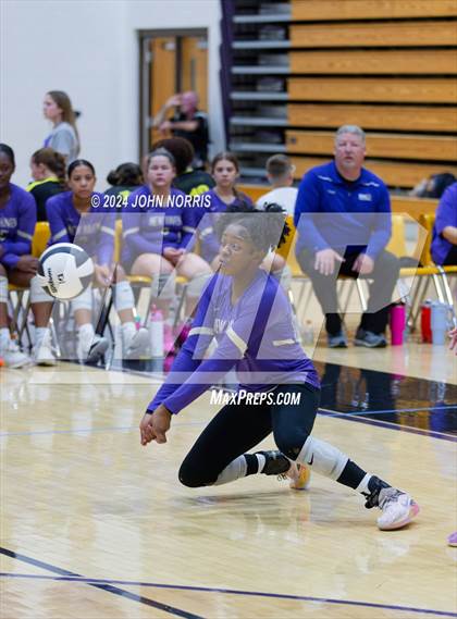 Thumbnail 2 in New Haven vs. Leo (Leo Invite) photogallery.