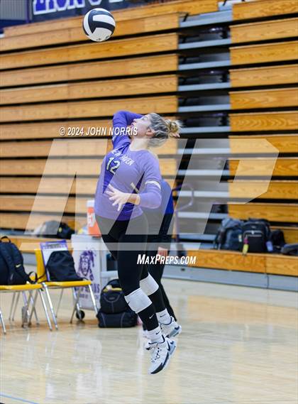 Thumbnail 1 in New Haven vs. Leo (Leo Invite) photogallery.