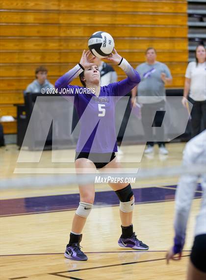 Thumbnail 3 in New Haven vs. Leo (Leo Invite) photogallery.