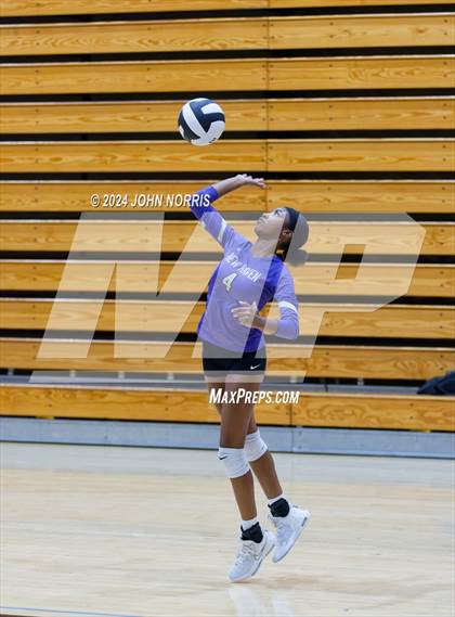 Thumbnail 2 in New Haven vs. Leo (Leo Invite) photogallery.