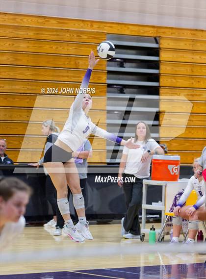 Thumbnail 1 in New Haven vs. Leo (Leo Invite) photogallery.