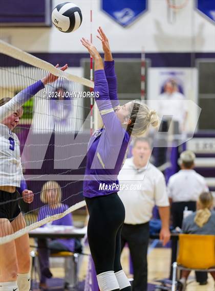 Thumbnail 1 in New Haven vs. Leo (Leo Invite) photogallery.