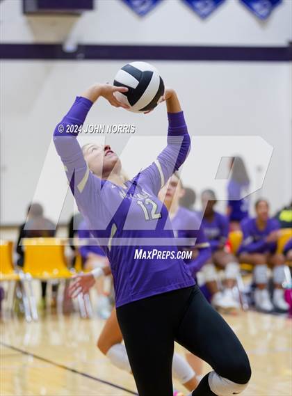 Thumbnail 2 in New Haven vs. Leo (Leo Invite) photogallery.