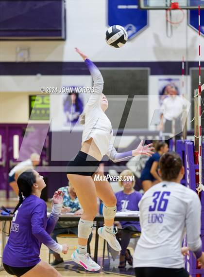 Thumbnail 3 in New Haven vs. Leo (Leo Invite) photogallery.