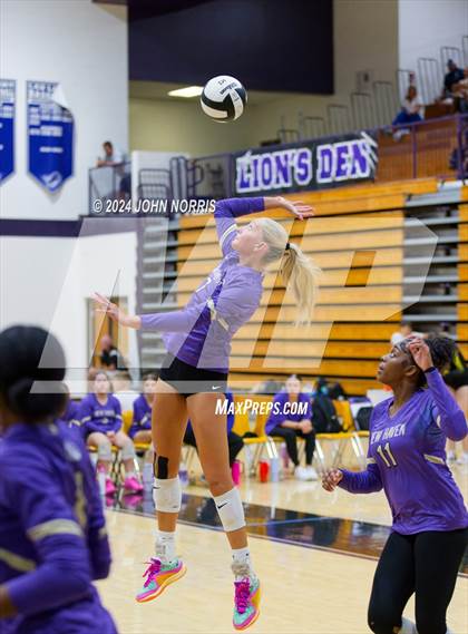 Thumbnail 3 in New Haven vs. Leo (Leo Invite) photogallery.