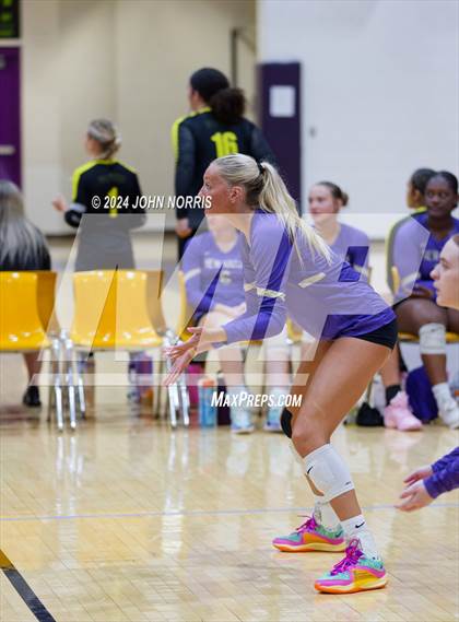 Thumbnail 2 in New Haven vs. Leo (Leo Invite) photogallery.