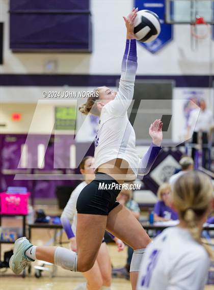 Thumbnail 3 in New Haven vs. Leo (Leo Invite) photogallery.