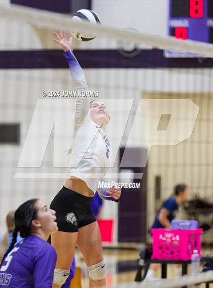Thumbnail 2 in New Haven vs. Leo (Leo Invite) photogallery.