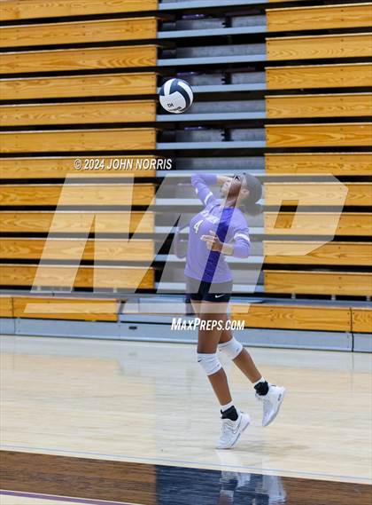 Thumbnail 2 in New Haven vs. Leo (Leo Invite) photogallery.