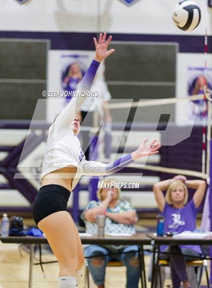 Thumbnail 3 in New Haven vs. Leo (Leo Invite) photogallery.
