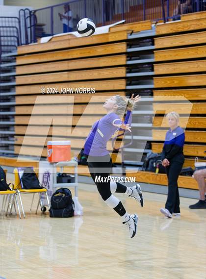 Thumbnail 3 in New Haven vs. Leo (Leo Invite) photogallery.