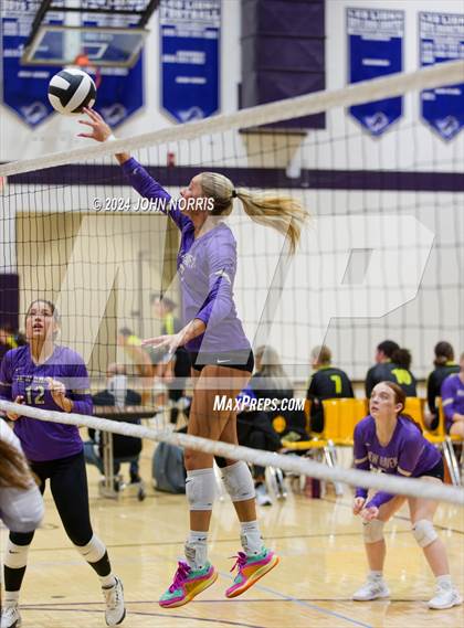 Thumbnail 3 in New Haven vs. Leo (Leo Invite) photogallery.