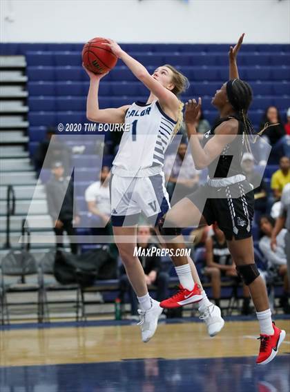 Thumbnail 3 in Valor Christian vs. Far Northeast Warriors (CHSAA 5A Round 2 Playoff) photogallery.