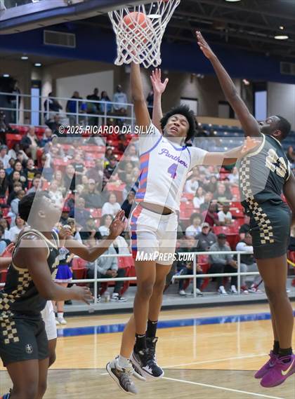 Thumbnail 2 in Jordan vs. King (UIL 6A D2 Basketball Regional Semifinal) photogallery.
