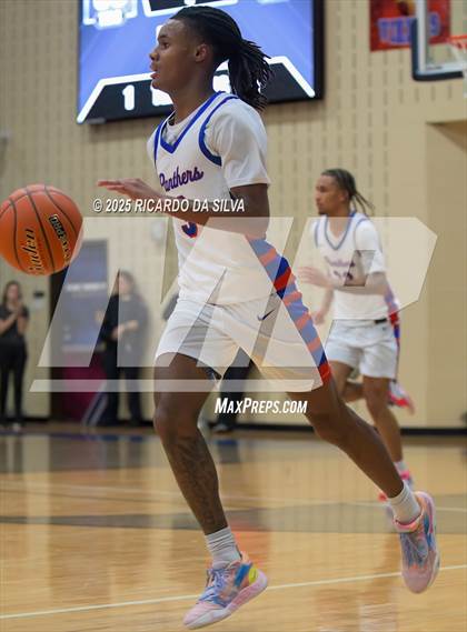 Thumbnail 3 in Jordan vs. King (UIL 6A D2 Basketball Regional Semifinal) photogallery.