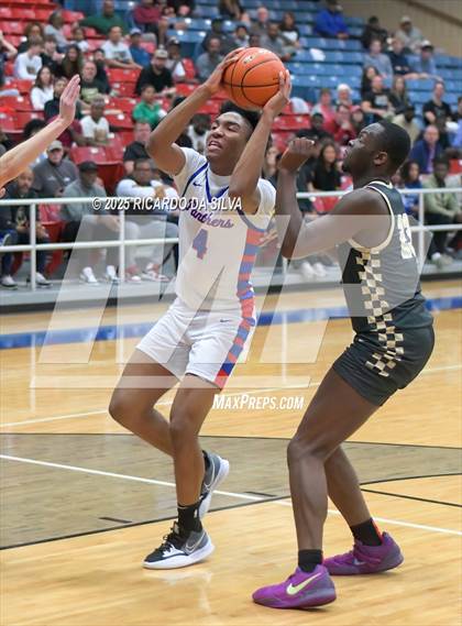 Thumbnail 3 in Jordan vs. King (UIL 6A D2 Basketball Regional Semifinal) photogallery.