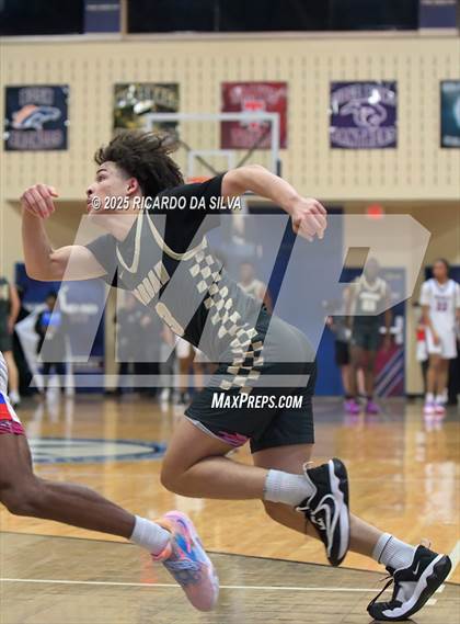 Thumbnail 2 in Jordan vs. King (UIL 6A D2 Basketball Regional Semifinal) photogallery.