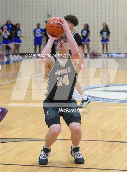 Thumbnail 2 in Jordan vs. King (UIL 6A D2 Basketball Regional Semifinal) photogallery.