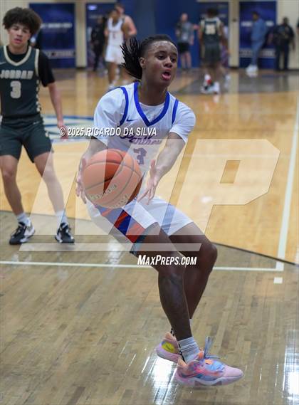 Thumbnail 3 in Jordan vs. King (UIL 6A D2 Basketball Regional Semifinal) photogallery.