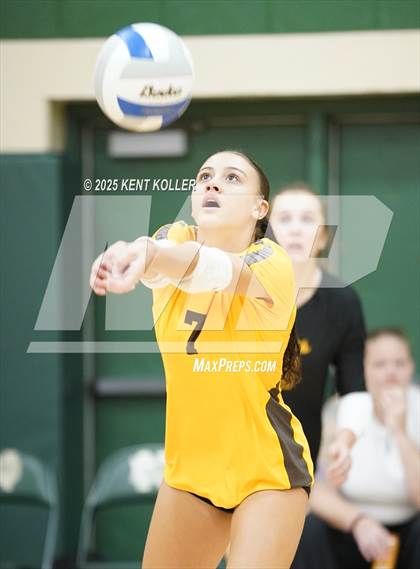 Thumbnail 2 in Adams vs. Rochester (Notre Dame Prep Quad) photogallery.