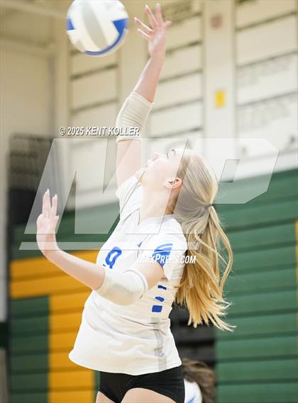 Thumbnail 1 in Adams vs. Rochester (Notre Dame Prep Quad) photogallery.