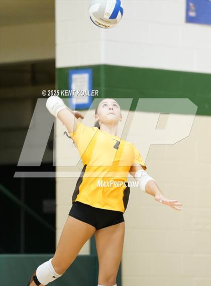 Thumbnail 3 in Adams vs. Rochester (Notre Dame Prep Quad) photogallery.