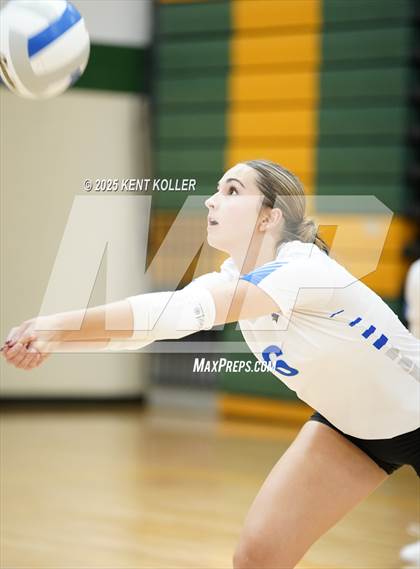 Thumbnail 2 in Adams vs. Rochester (Notre Dame Prep Quad) photogallery.