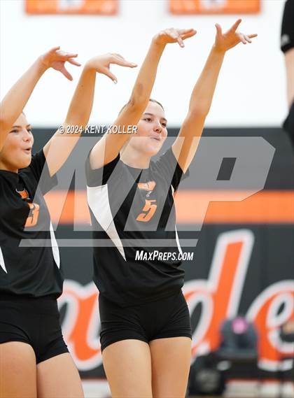 Thumbnail 2 in Harbor Beach vs. Almont photogallery.