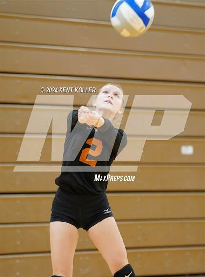 Thumbnail 2 in Harbor Beach vs. Almont photogallery.