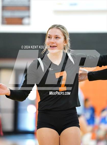 Thumbnail 2 in Harbor Beach vs. Almont photogallery.