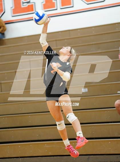 Thumbnail 3 in Harbor Beach vs. Almont photogallery.