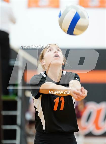 Thumbnail 3 in Harbor Beach vs. Almont photogallery.