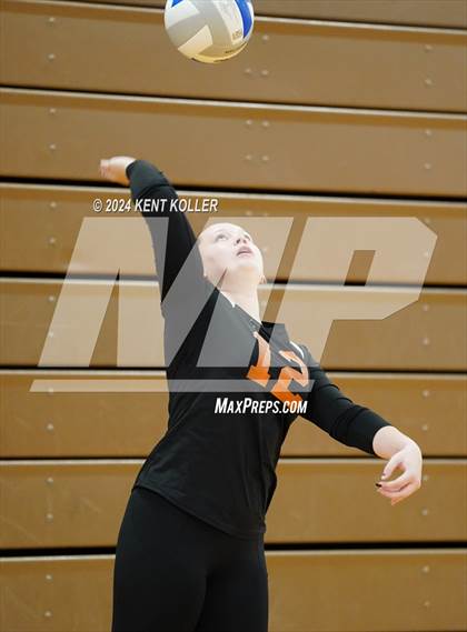 Thumbnail 3 in Harbor Beach vs. Almont photogallery.