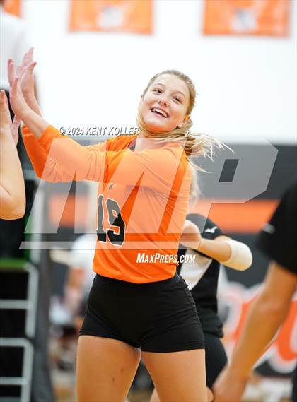 Thumbnail 1 in Harbor Beach vs. Almont photogallery.