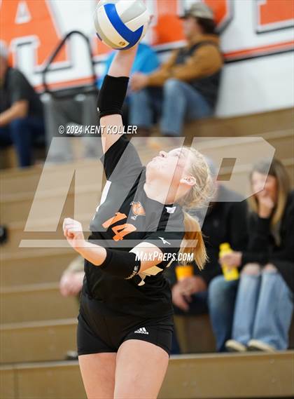 Thumbnail 2 in Harbor Beach vs. Almont photogallery.