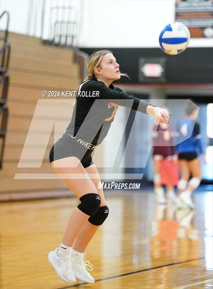 Thumbnail 2 in Harbor Beach vs. Almont photogallery.