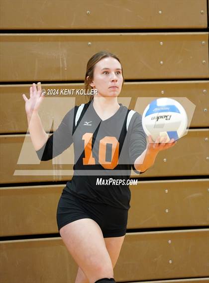 Thumbnail 2 in Harbor Beach vs. Almont photogallery.