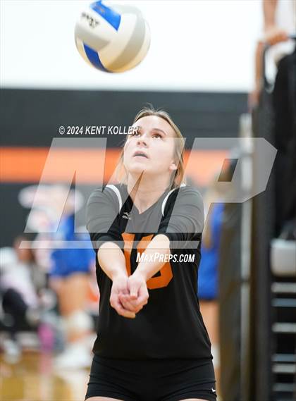 Thumbnail 3 in Harbor Beach vs. Almont photogallery.