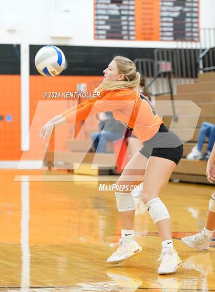 Thumbnail 3 in Harbor Beach vs. Almont photogallery.