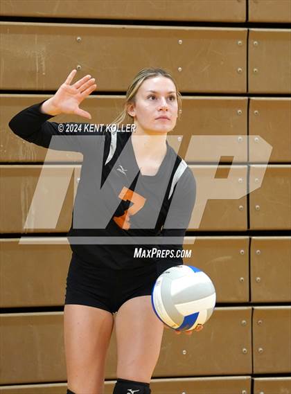 Thumbnail 1 in Harbor Beach vs. Almont photogallery.