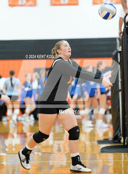 Thumbnail 1 in Harbor Beach vs. Almont photogallery.