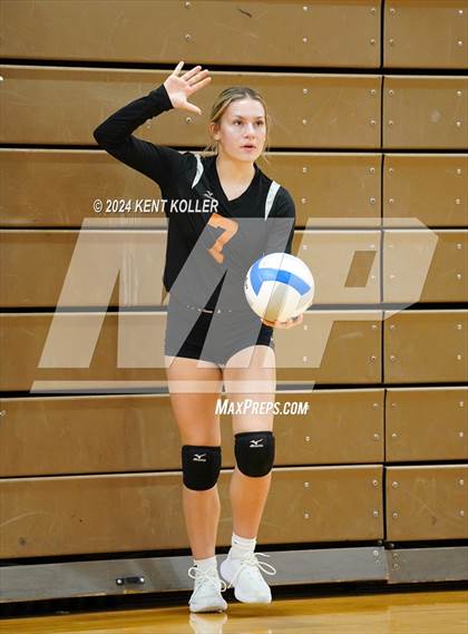 Thumbnail 3 in Harbor Beach vs. Almont photogallery.
