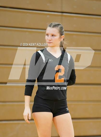 Thumbnail 3 in Harbor Beach vs. Almont photogallery.