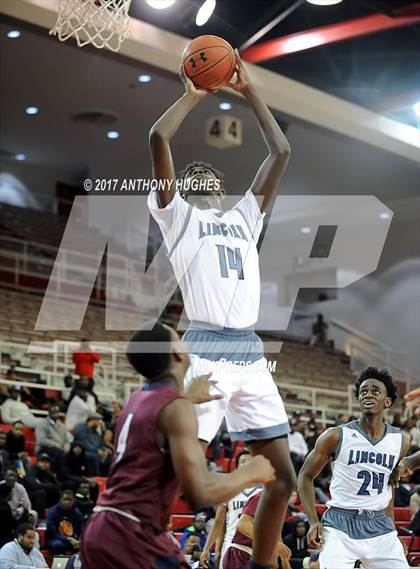 Thumbnail 1 in Curtis vs Lincoln (PSAL Class AA Semifinal Playoff ) photogallery.