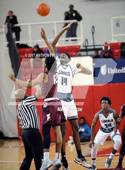 Thumbnail 2 in Curtis vs Lincoln (PSAL Class AA Semifinal Playoff ) photogallery.