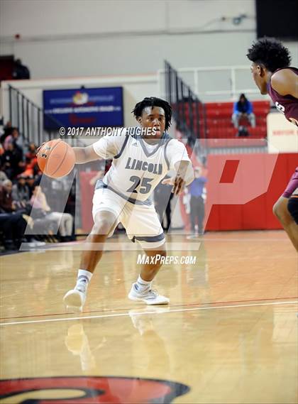 Thumbnail 2 in Curtis vs Lincoln (PSAL Class AA Semifinal Playoff ) photogallery.