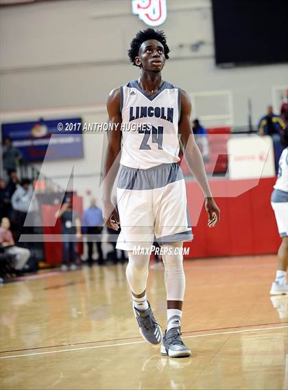 Thumbnail 2 in Curtis vs Lincoln (PSAL Class AA Semifinal Playoff ) photogallery.